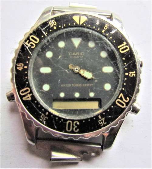 CASIO VINTAGE DIVERS MENS WATCH **DO NOT KNOW IF WORKING*SEE PICS