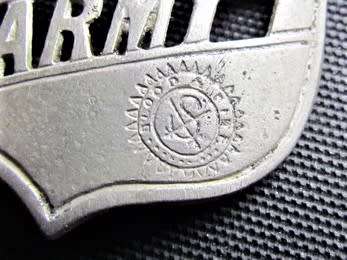 @@CRAZY R1 START@@ VINTAGE SALVATION ARMY BADGE **SCARCE**