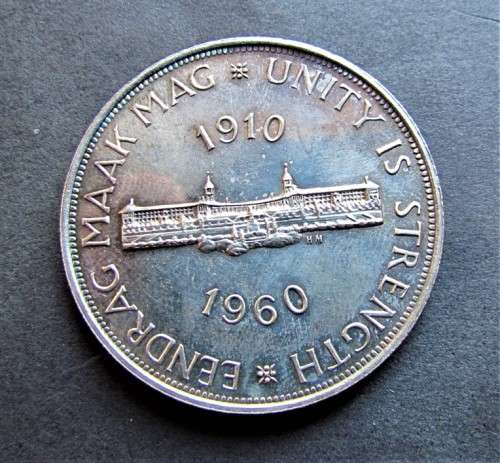 1960 5 Shillings Crown in Capsule **Excellent Silver Crown** see rest of set also listed