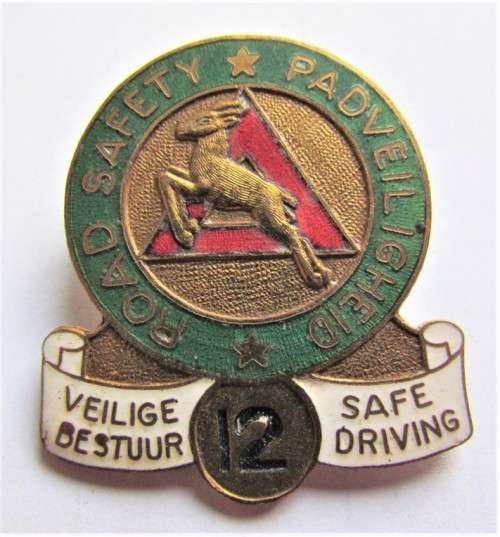 VINTAGE ENAMELLED ROAD SAFETY BADGE - SAFE DRIVING BADGE