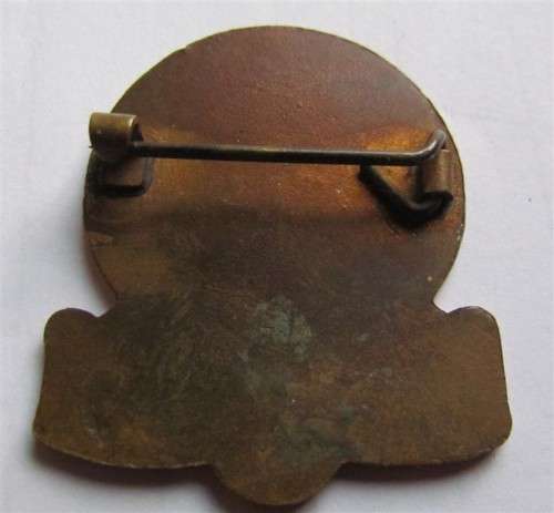 VINTAGE ENAMELLED ROAD SAFETY BADGE - SAFE DRIVING BADGE