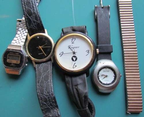 **R1 START** 4 x Watches1 Bid - Sold as Parts - Do not know if working