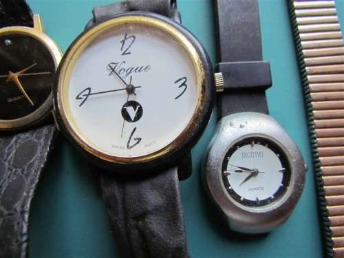 **R1 START** 4 x Watches1 Bid - Sold as Parts - Do not know if working