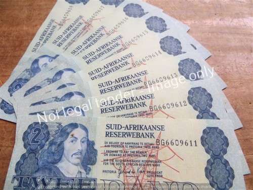 8 x Consecutive Even De Kock B Series R2 Notes - Rust Spot on 1 note