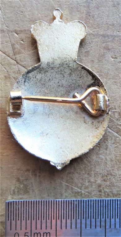 Vintage The Victoria League Enamelled Badge - Excellent Condition Original Pouch