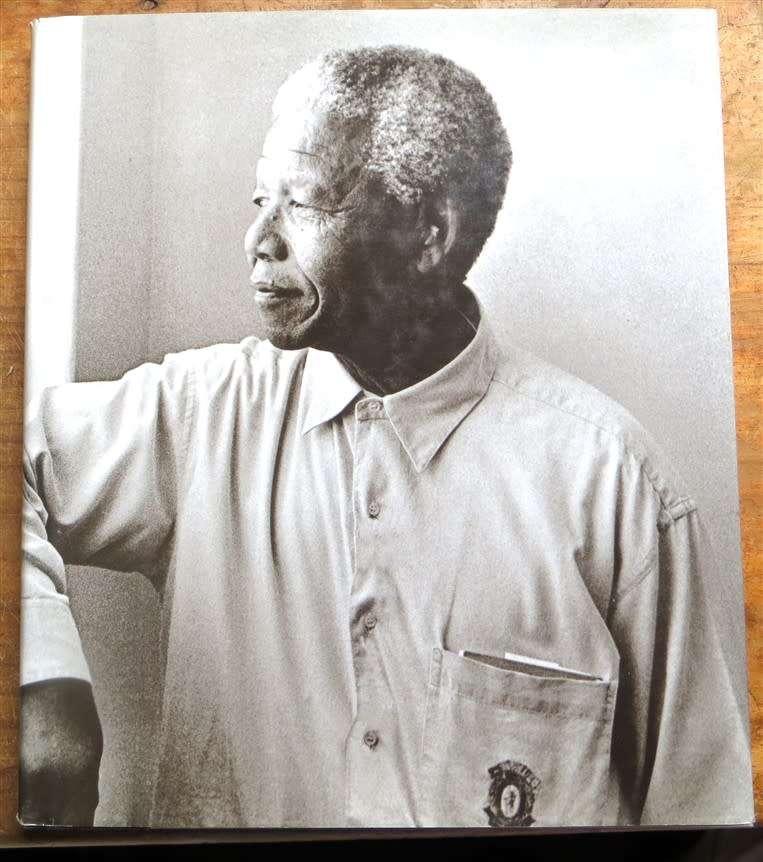 Mandela - An illustrated Biography 1st Edition