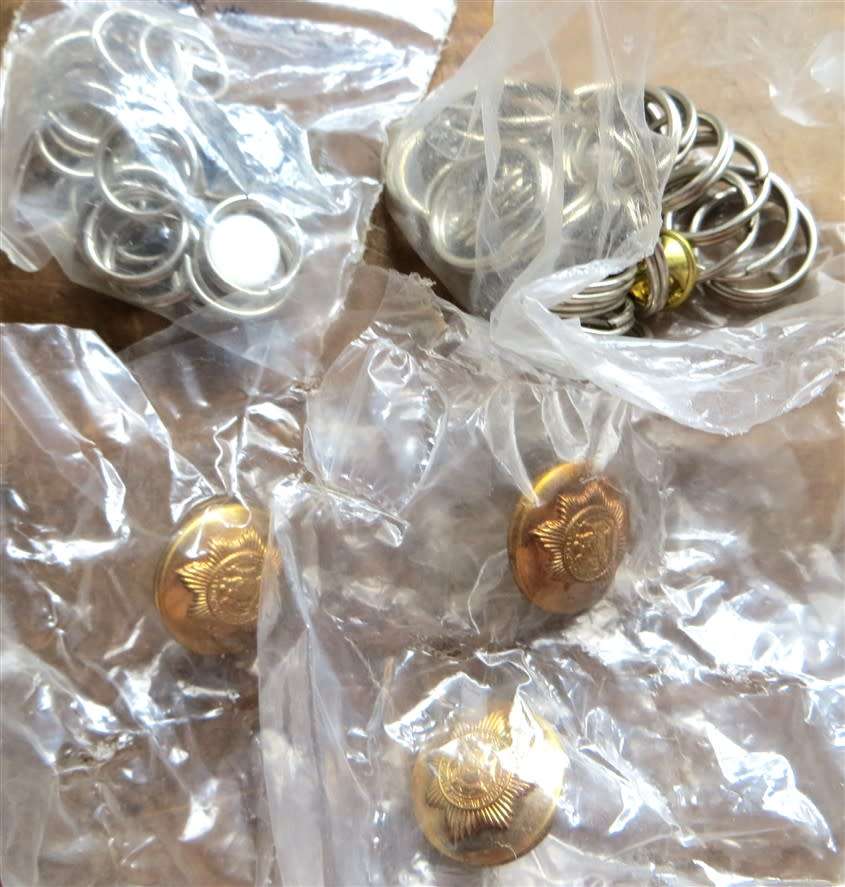 Button rings & Buttons lot - 1 Bid