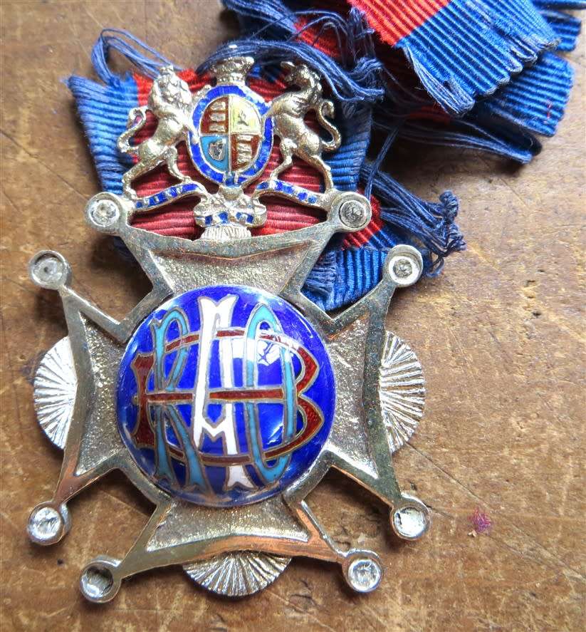 Silver Hallmarked Masonic Queens Lodge Jewel - Primo H.L Harpur 1912
