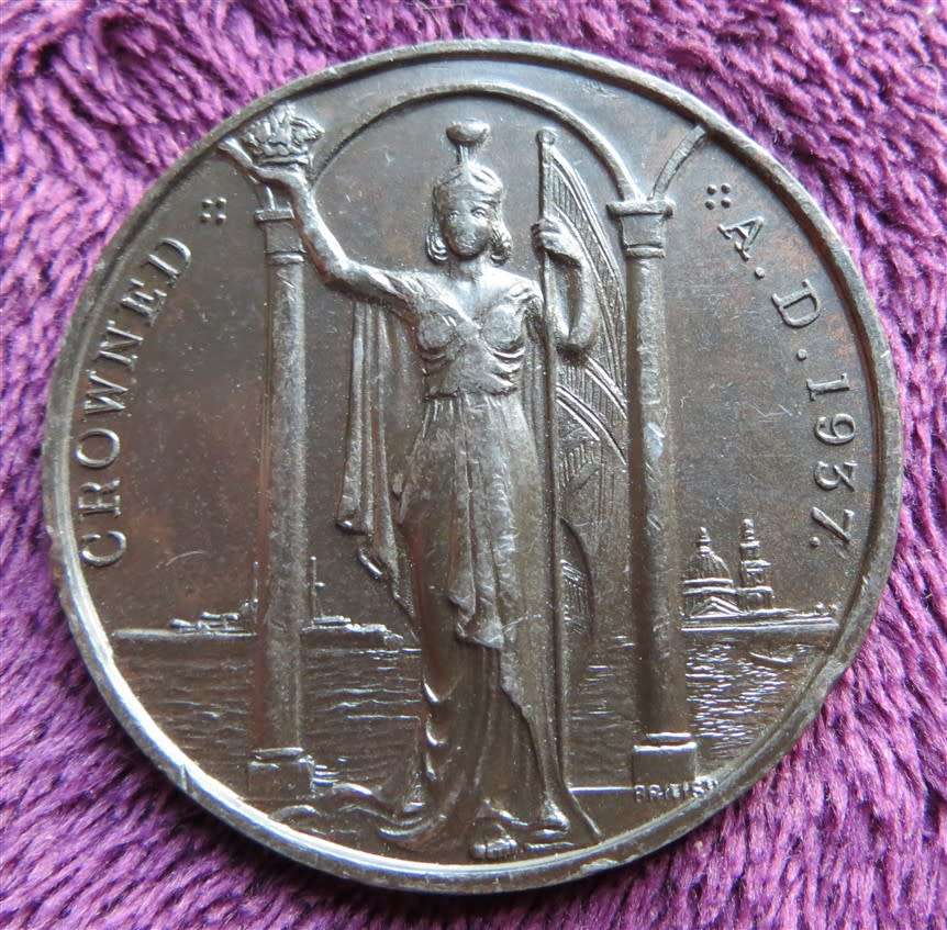 Large 1937 King Edward VIII Crowned Medallion