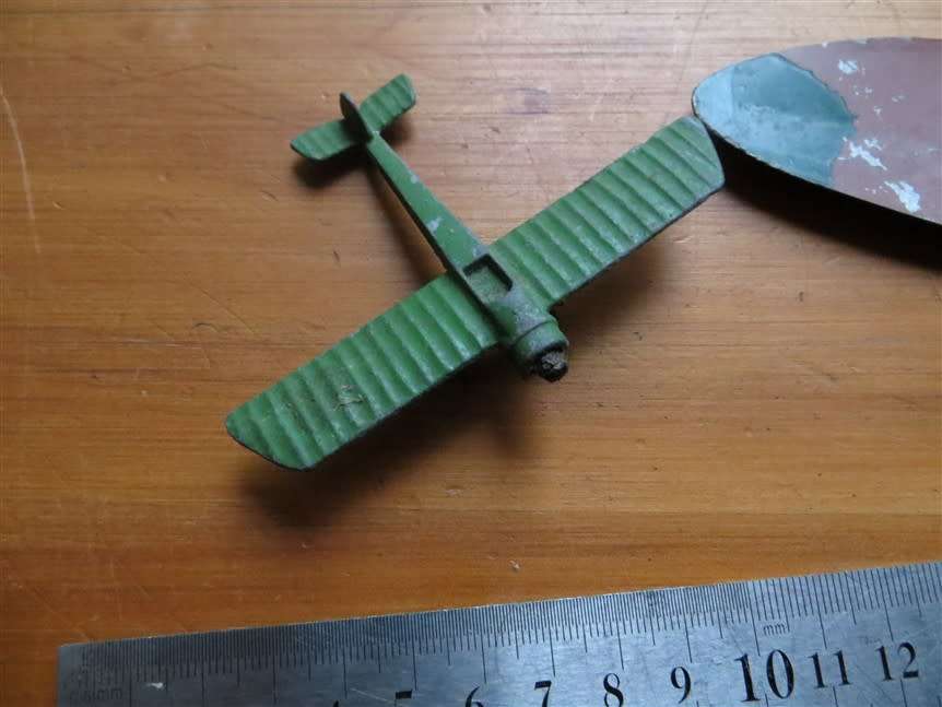 2 x  Metal Toy Airplanes + Rank Badge/Patch to show size - not included
