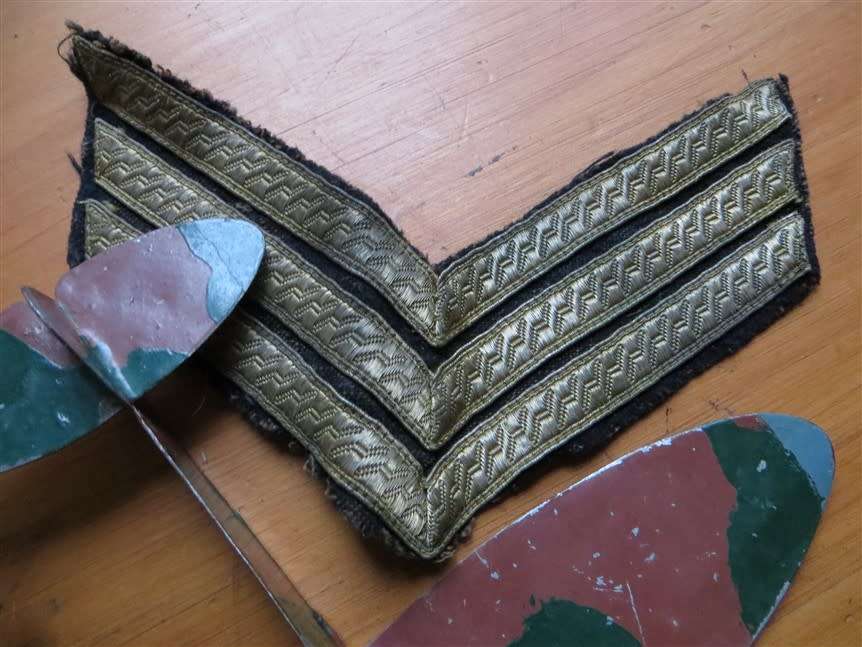 2 x  Metal Toy Airplanes + Rank Badge/Patch to show size - not included