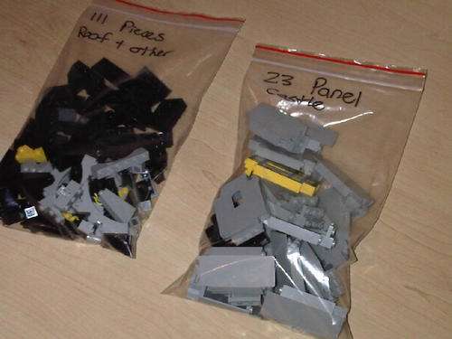 1980's Vintage Lego Castle panels and parts (134 pieces)