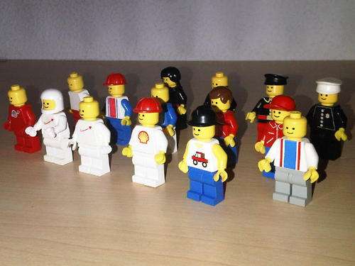 15 x 1980's Vintage Lego Figurines + Spare parts
