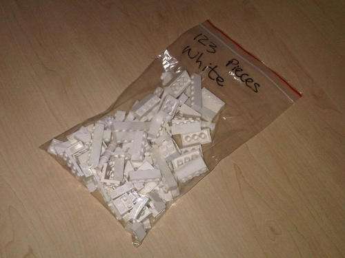 1980's Vintage White Lego Bricks (123 pieces)