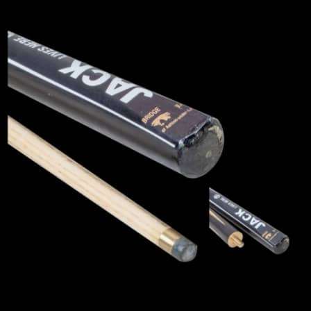 Jack Daniel`s English Pool Cue is a 1 piece cue with a 9mm diamond tip