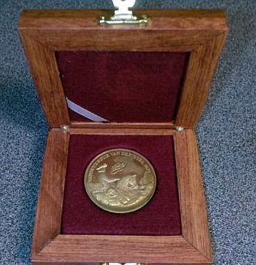 Rosewood display for 1 x 45mm medallions