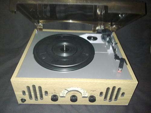 Turntable Record Player (Retro Look Pine Finish) 3 speeds 33, 45, 78