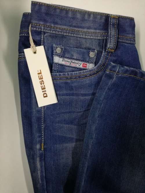 Diesel Jeans - Straight Leg - W30 L32