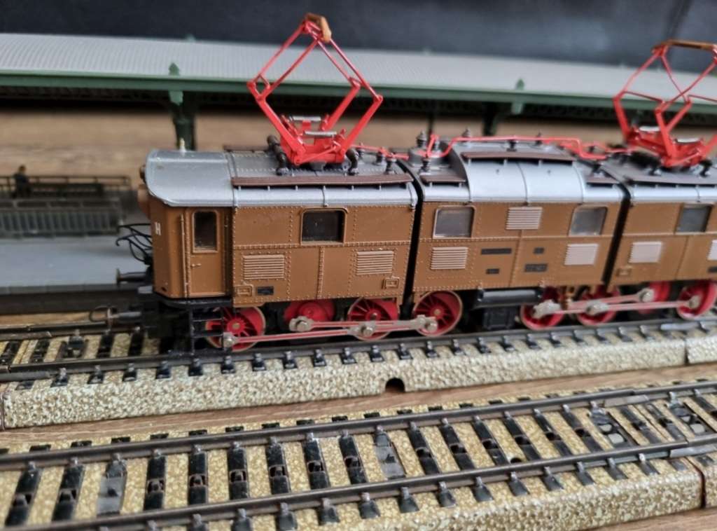 ROCO Electric Locomotive BR E91 (H0 scale)
