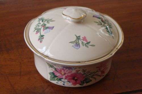 Beautiful Royal Winton Container. Staffordhire. England.