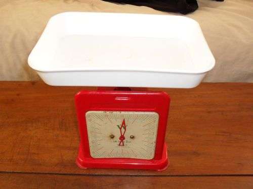 Vintage Kitchen Scale.  Made in England.