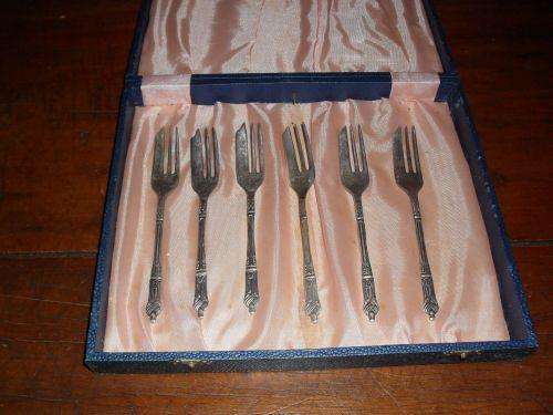 6 Matching Apostile Cake Forks. Shefield England.