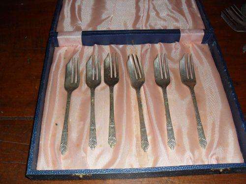 6 EPNS Apostiles Matching Cake Forks.