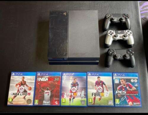 Playstation 4, 500GB with 3 Controllers and 5 Games