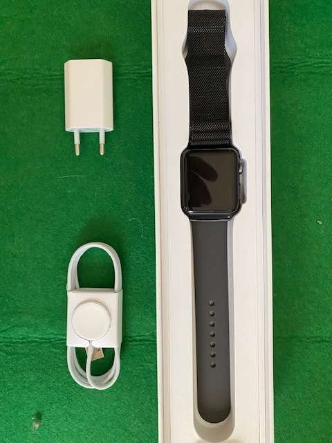 APPLE SERIES 7000 SMART WATCH