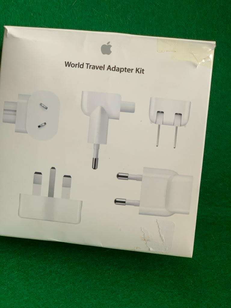 APPLE WORLD TRAVEL ADAPTOR KIT