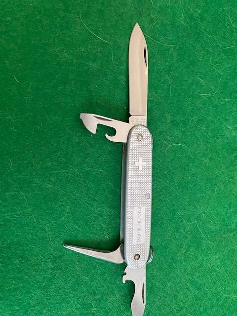 VICTORINOX SWITZERLAND (SA ARMY ISSUE ) POCKET KNIFE