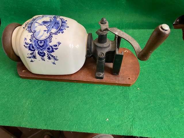 VINTAGE DELFT BLUE WALL COFFEE MILL GRINDER MOUNT MOULIN CAFE