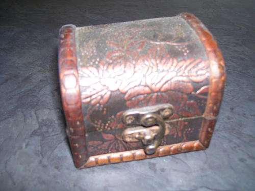 Juwele dosie met ontwerp op deksel