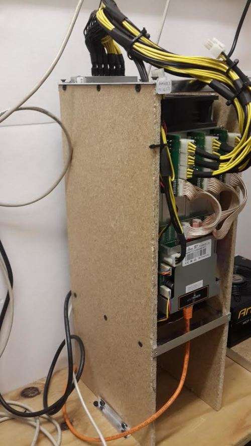 BITMAIN ANTMINER S7 4TH BITCOIN MINER SHA256 ASIC - LOCAL STOCK - Makes ~R1100 /Month