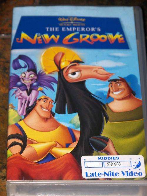 The Emperor's New Groove (Walt Disney Pictures Presents) [VHS] (2000)