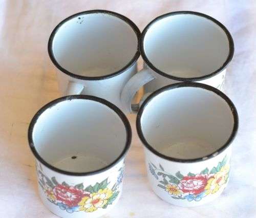 4 x Enamel cups