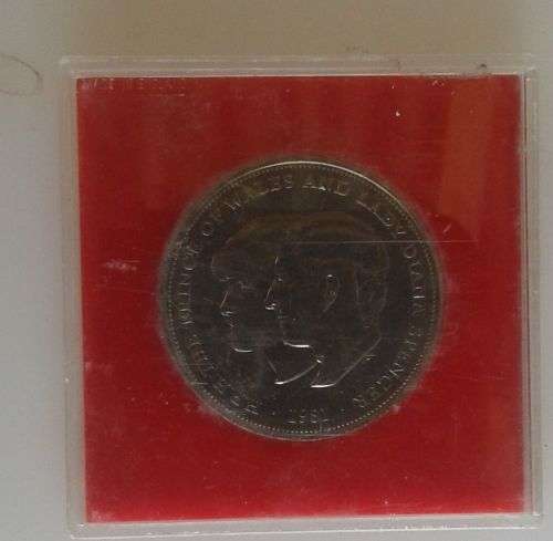 Royal wedding commemorative crown