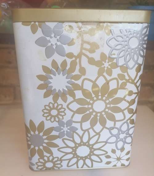 Woolworths soetkoekies tin