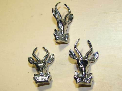 SADF~SAI~SOUTH AFRICAN INFANTRY~CHROME PLATED~SET OF CAP AND COLLAR BADGES~PINS INTACT