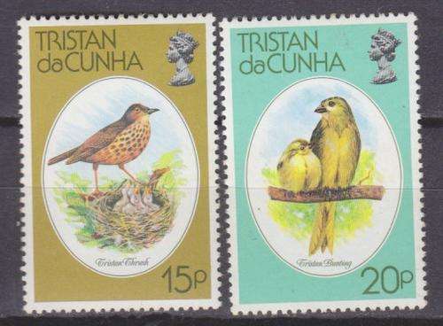 2 BEAUTIFUL THEMATIC STAMPS - BIRDS - TRISTAN DA CUNHA
