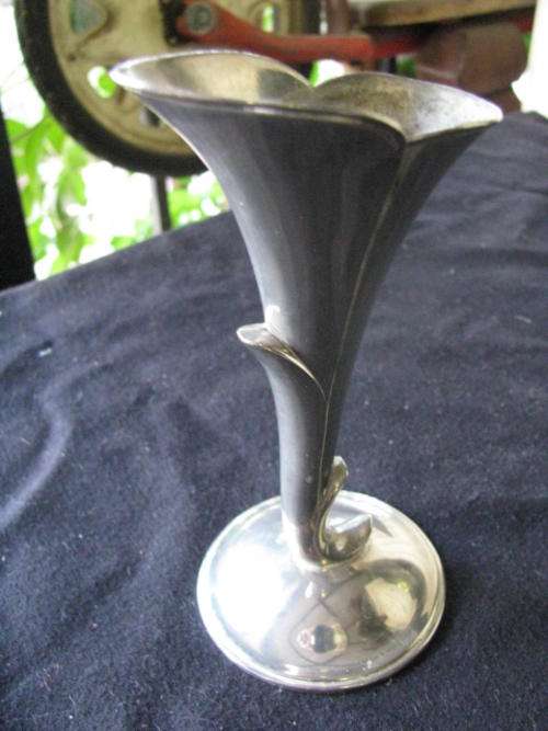 A VINTAGE SILVER PLATED VASE...LOVELY DESIGN AND SHAPE @CRAZY R1 START