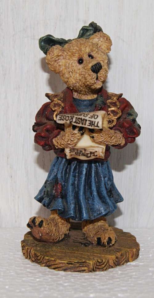 Boyds Bears and Friends `Justina The Choir Singer` Figurine