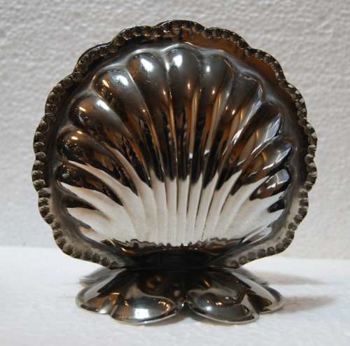 *REDUCED* Shell Shaped Serviette Holder
