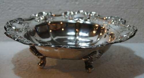 *REDUCED* Yeoman Plate Embossed Footed Bowl