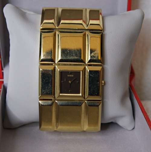 Guess Wide Bracelet Watch (Brand new) in Original Box @@@ CCCRRRAAAZZZYYY R1 START