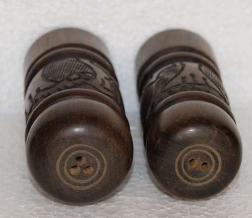 Vintage Hand Carved Treen Salt and Pepper @@@ CCCRRRAAAZZZYYY R1 START!!!