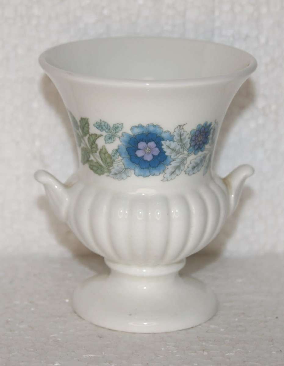 Wedgwood Urn Style Vase @@@ CCCRRRAAAZZZYYY R1 START!!!