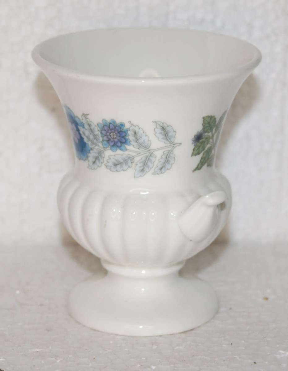 Wedgwood Urn Style Vase @@@ CCCRRRAAAZZZYYY R1 START!!!