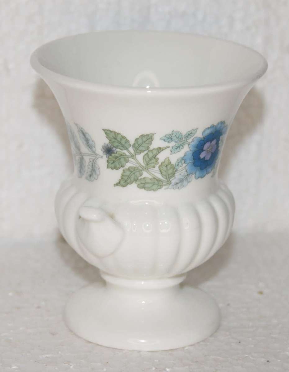 Wedgwood Urn Style Vase @@@ CCCRRRAAAZZZYYY R1 START!!!