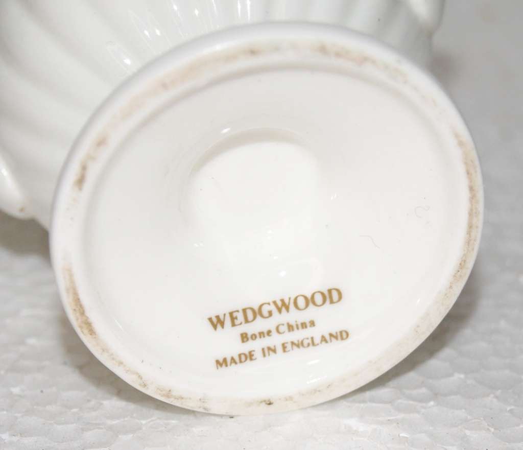 Wedgwood Urn Style Vase @@@ CCCRRRAAAZZZYYY R1 START!!!